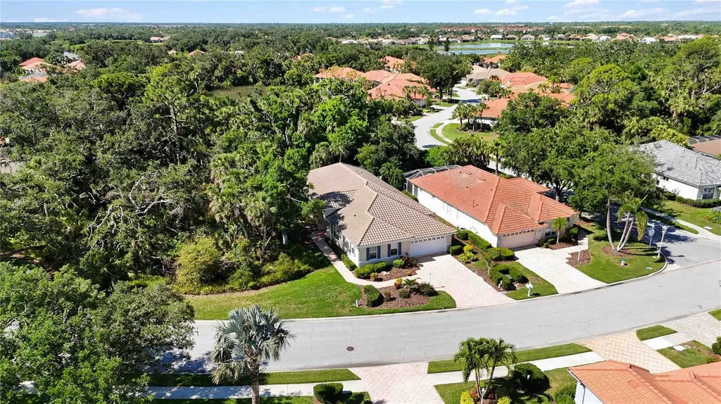 5018 Hanging Moss Lane Sarasota FL 34238