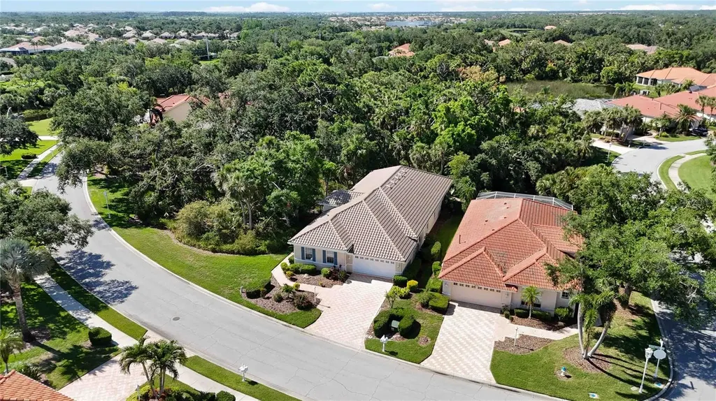 5018 Hanging Moss Lane Sarasota FL 34238