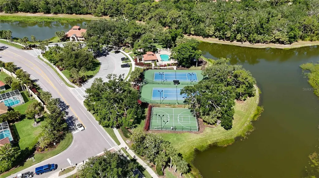 5018 Hanging Moss Lane Sarasota FL 34238