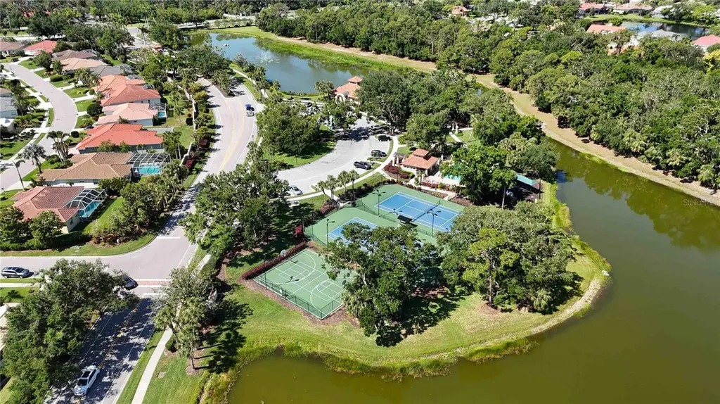 5018 Hanging Moss Lane Sarasota FL 34238