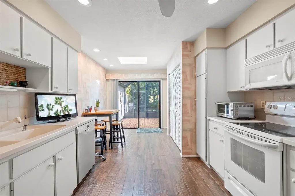4637 Willow Wood Circle Sarasota FL 34241