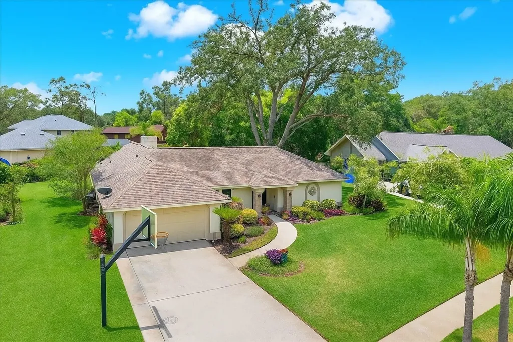 2806 Fairway View Drive Valrico FL 33596