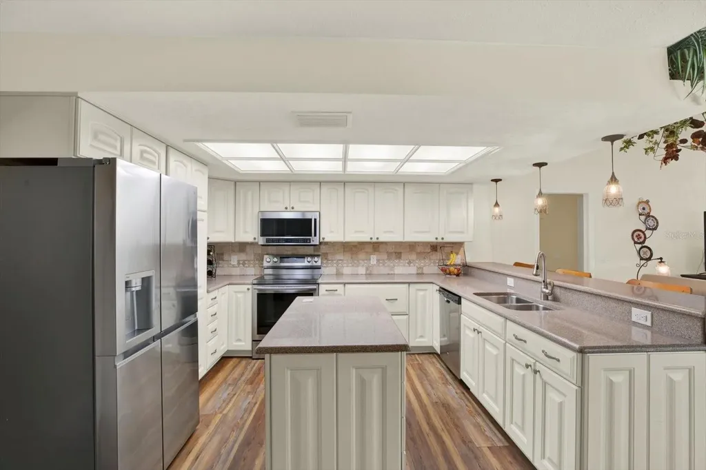 2806 Fairway View Drive Valrico FL 33596