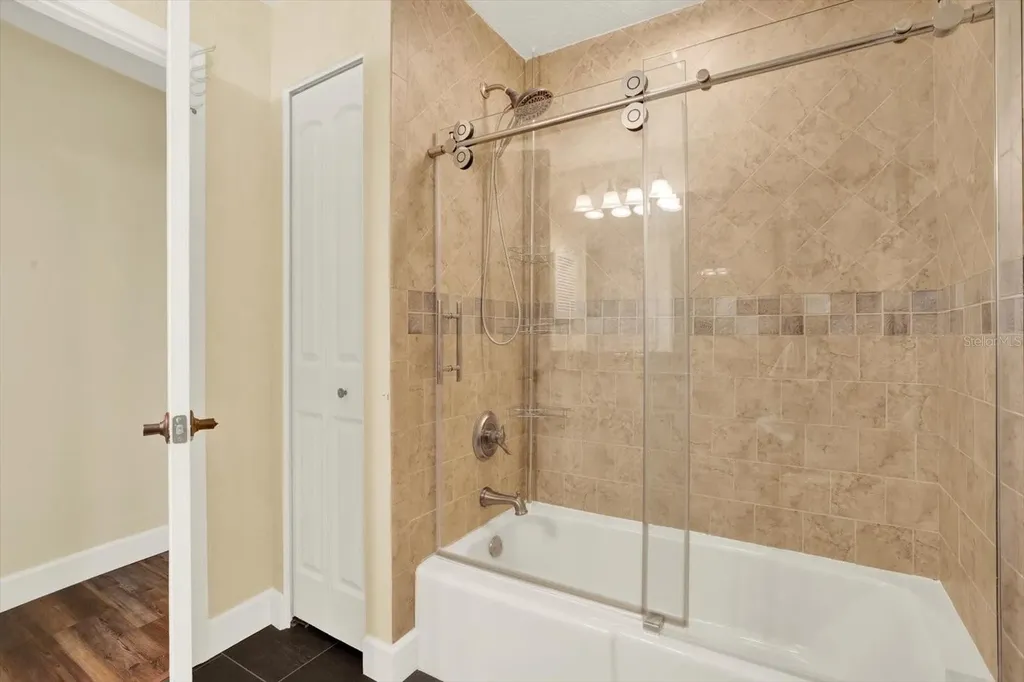 2806 Fairway View Drive Valrico FL 33596