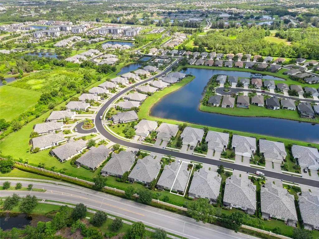 2070 Crystal Lake Trail Bradenton FL 34211