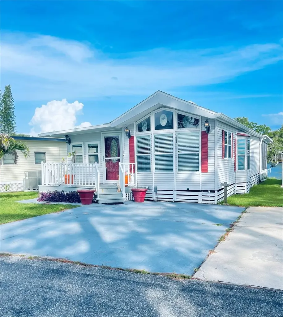 107 Kove Boulevard Osteen FL 32764