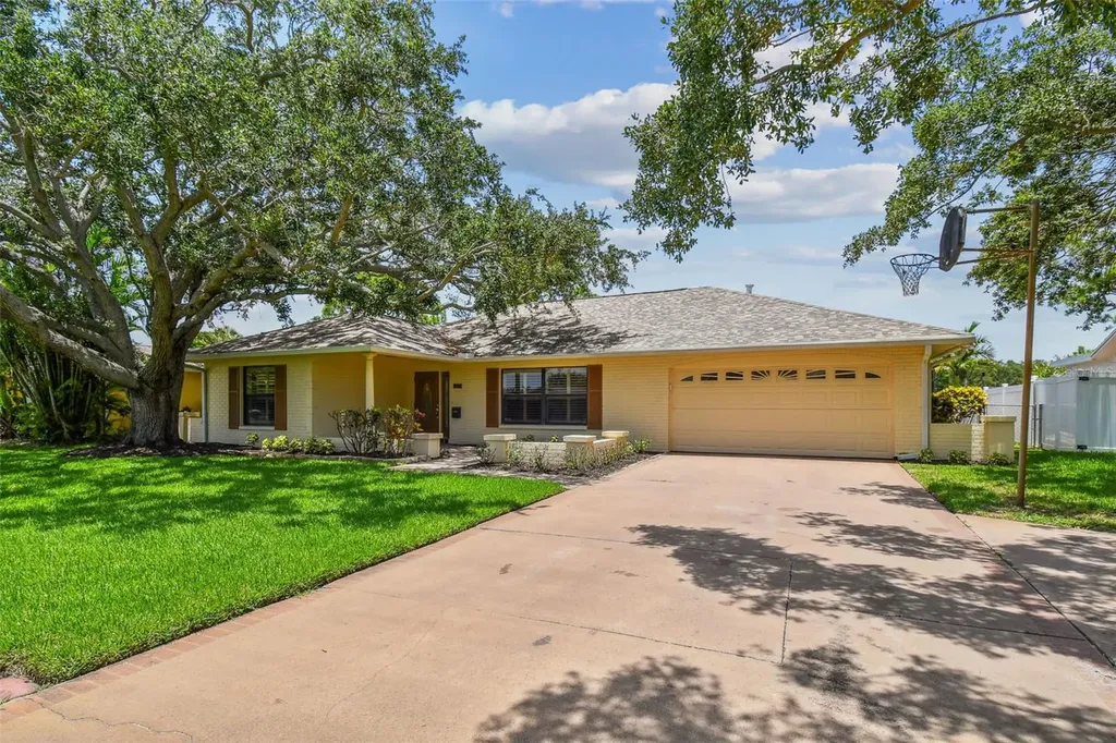 1443 54th Avenue NE St Petersburg FL 33703