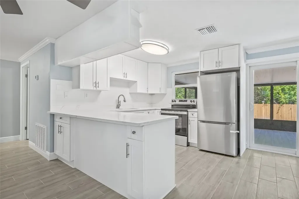 6807 River Road Tampa FL 33615