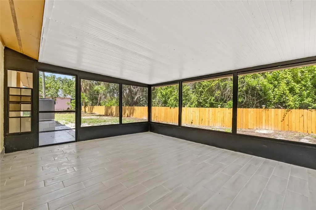 6807 River Road Tampa FL 33615