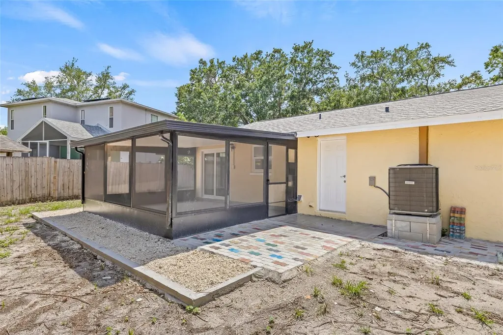 6807 River Road Tampa FL 33615