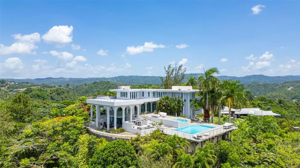 7 La Roca Street Beverly Hills Guaynabo PR 00965