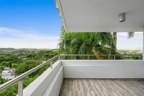 7 La Roca Street Beverly Hills Guaynabo PR 00965
