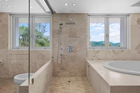 7 La Roca Street Beverly Hills Guaynabo PR 00965