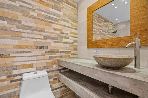 7 La Roca Street Beverly Hills Guaynabo PR 00965