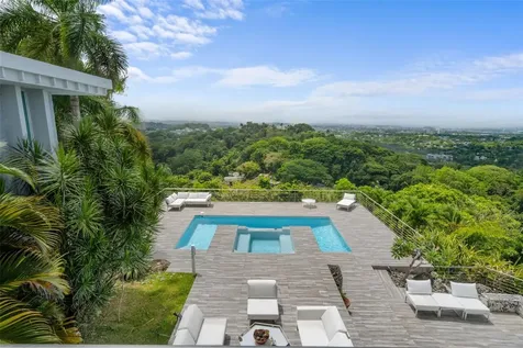 7 La Roca Street Beverly Hills Guaynabo PR 00965
