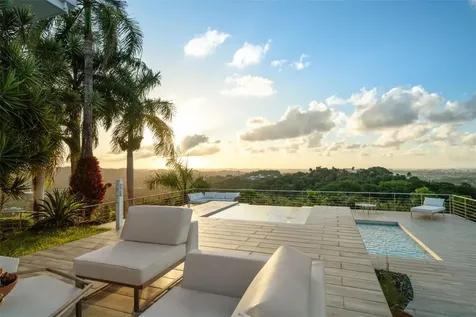 7 La Roca Street Beverly Hills Guaynabo PR 00965