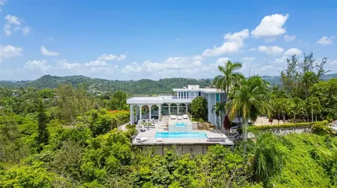 7 La Roca Street Beverly Hills Guaynabo PR 00965