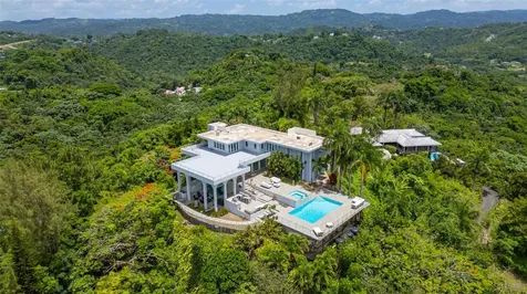 7 La Roca Street Beverly Hills Guaynabo PR 00965