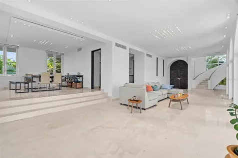 7 La Roca Street Beverly Hills Guaynabo PR 00965