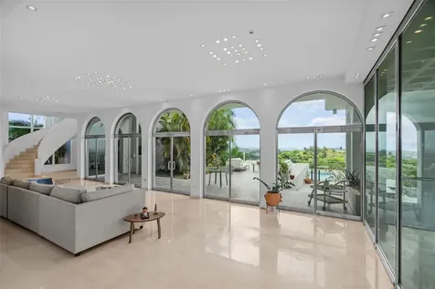 7 La Roca Street Beverly Hills Guaynabo PR 00965