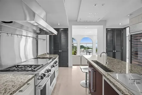 7 La Roca Street Beverly Hills Guaynabo PR 00965