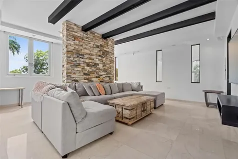 7 La Roca Street Beverly Hills Guaynabo PR 00965