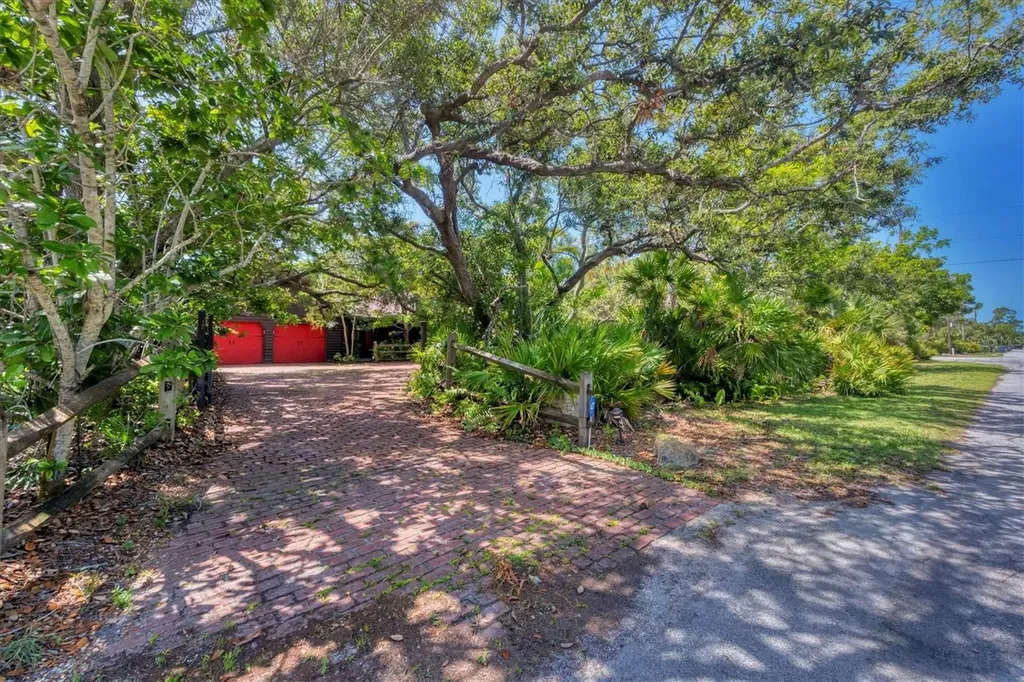 1550 Bayshore Drive Englewood FL 34223
