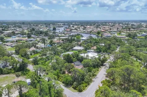 1550 Bayshore Drive Englewood FL 34223