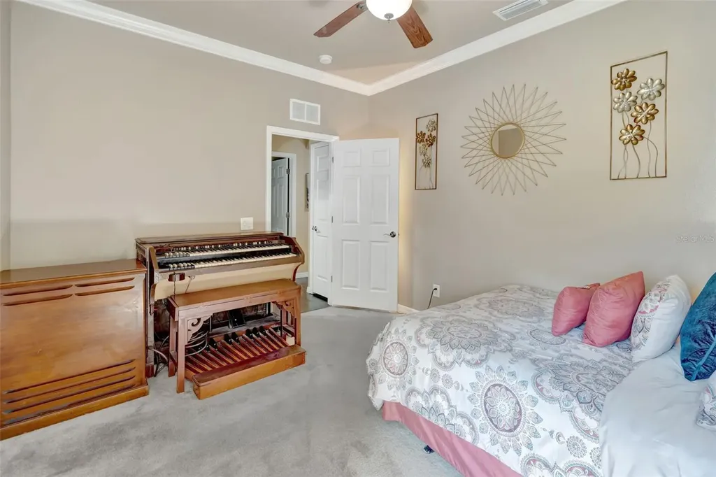 6932 Gray Catbird Loop Wesley Chapel FL 33545