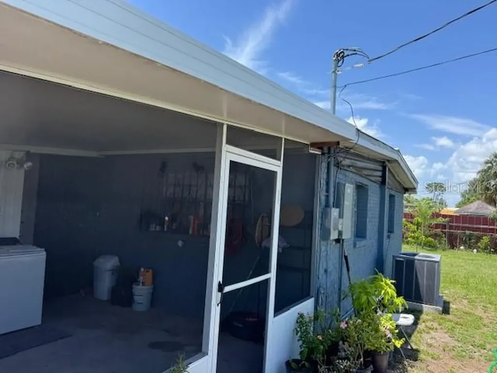 1506 S 78th Street S Tampa FL 33619