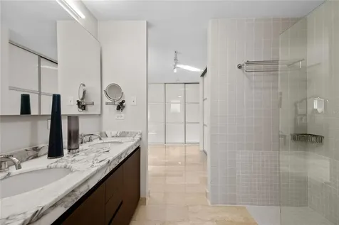 59 King´s Court Street San Juan PR 00911