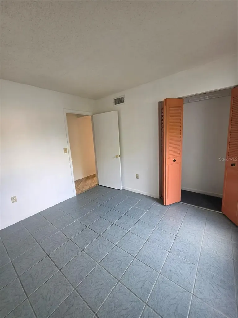 1281 Pine Ridge Circle E Tarpon Springs FL 34688