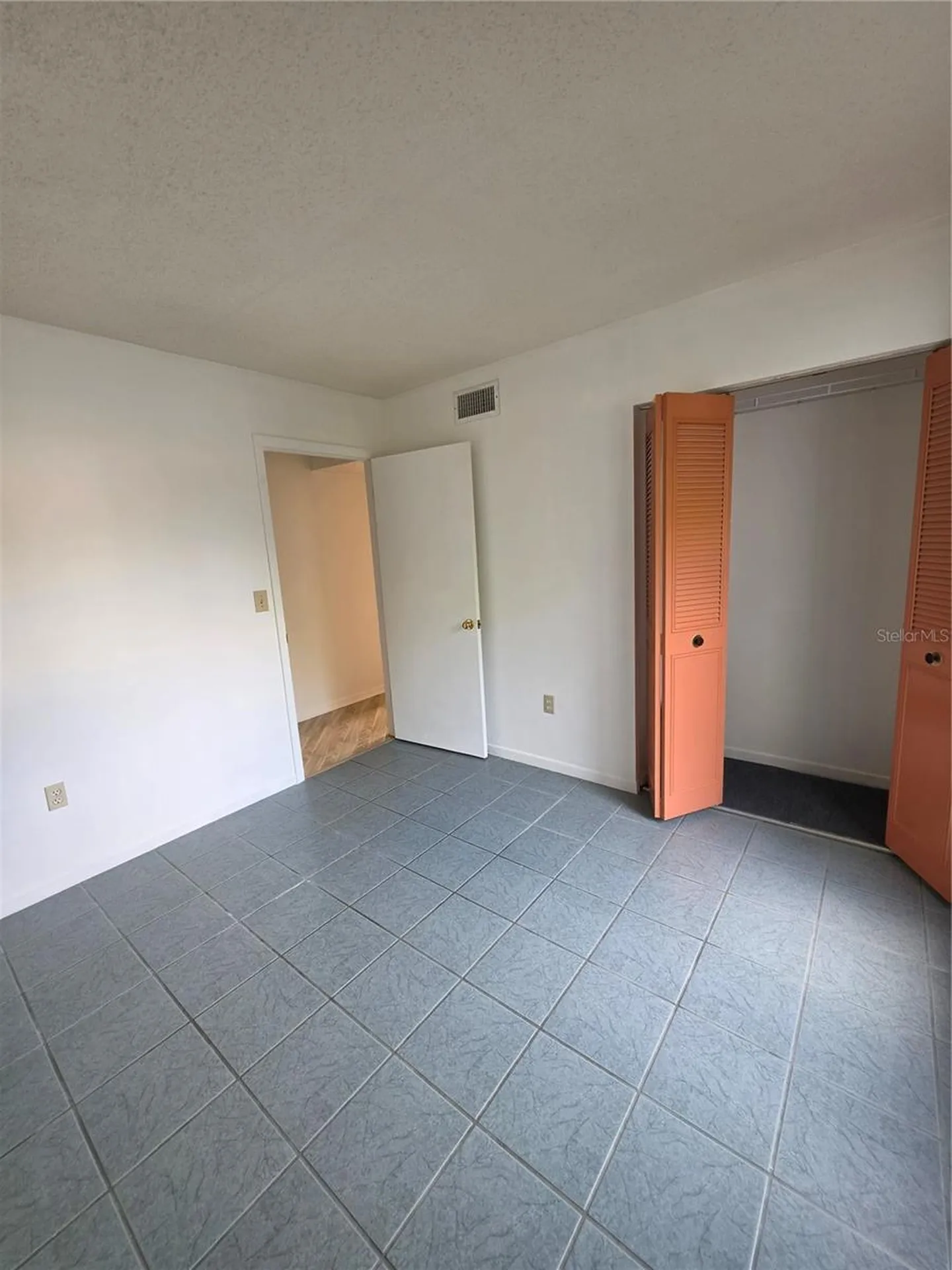 1281 Pine Ridge Circle E Tarpon Springs FL 34688