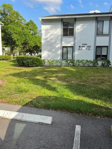 1281 Pine Ridge Circle E Tarpon Springs FL 34688