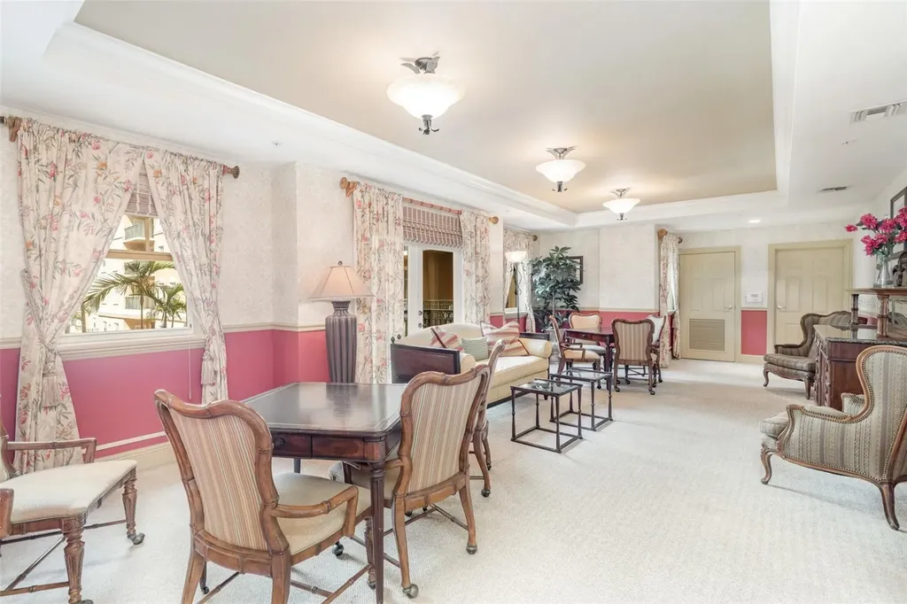 1064 N Tamiami Trail Sarasota FL 34236