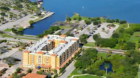 1064 N Tamiami Trail Sarasota FL 34236