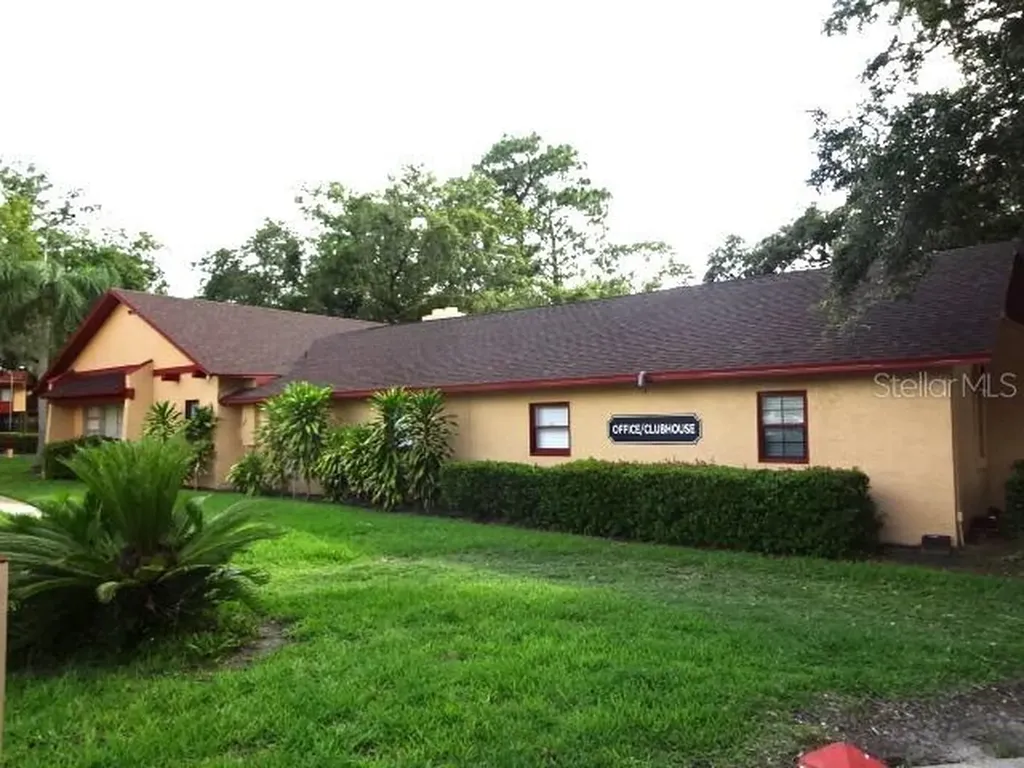 2864 N Powers Drive Orlando FL 32818