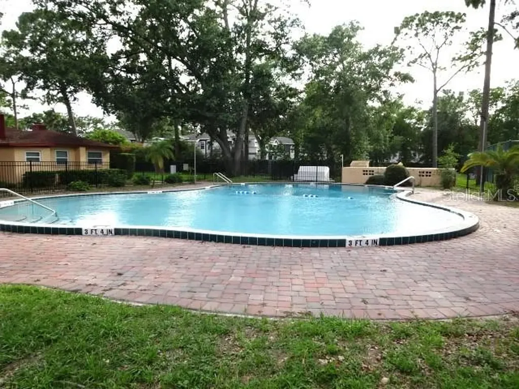 2864 N Powers Drive Orlando FL 32818