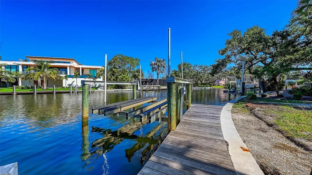 1231 Starboard Lane Sarasota FL 34242
