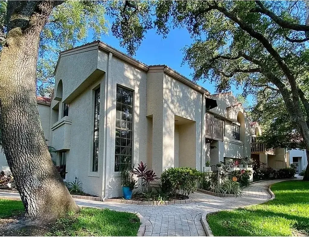 247 Los Prados Drive Safety Harbor FL 34695