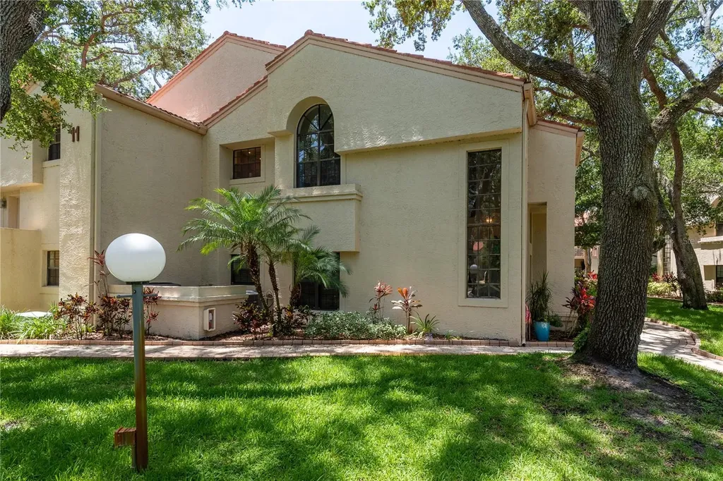 247 Los Prados Drive Safety Harbor FL 34695