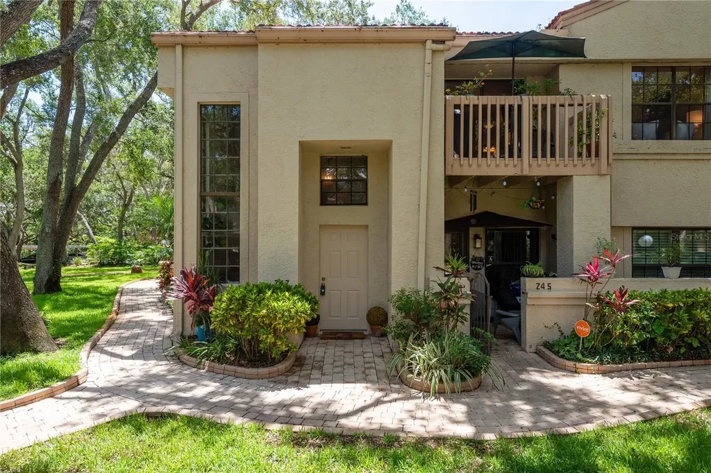 247 Los Prados Drive Safety Harbor FL 34695