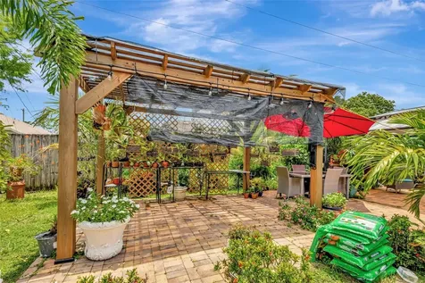 502 SE Guava Terrace Port St Lucie FL 34983