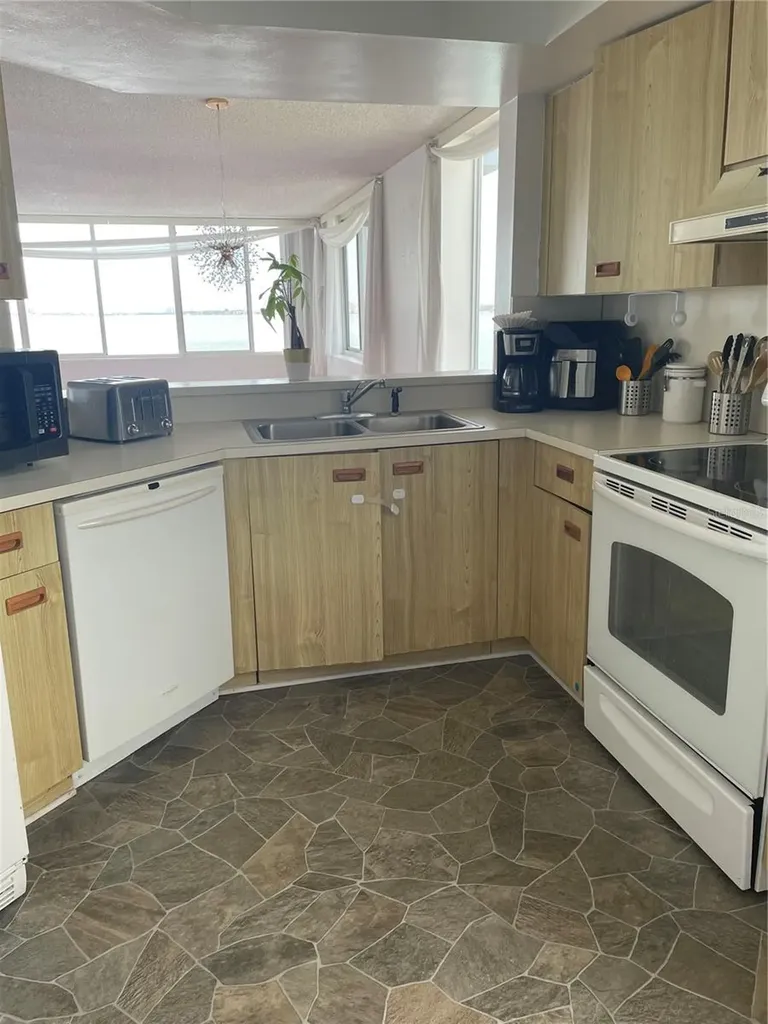 5279 Isla Key Boulevard St Petersburg FL 33715