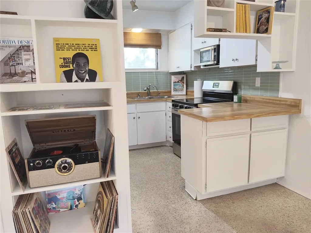 2155 Wood Street Sarasota FL 34237