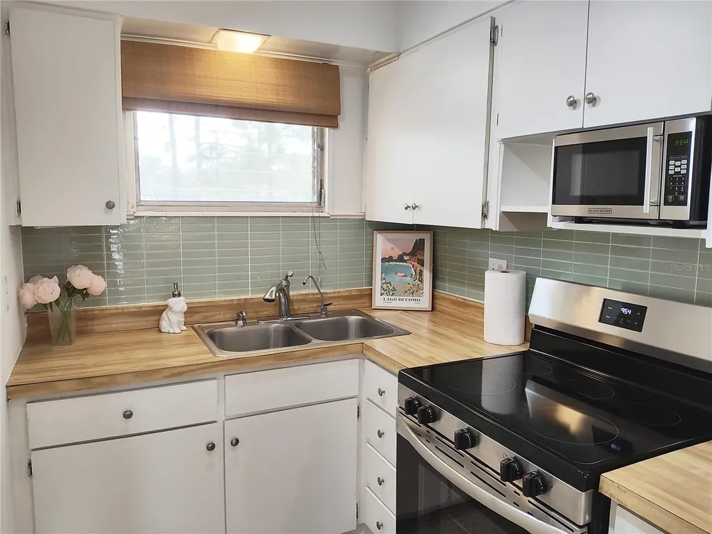 2155 Wood Street Sarasota FL 34237