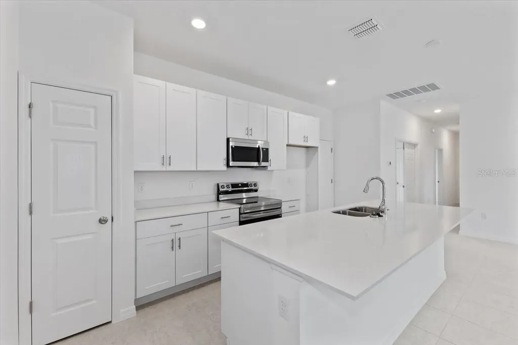 1194 Atlantic Avenue Fruitland Park FL 34731