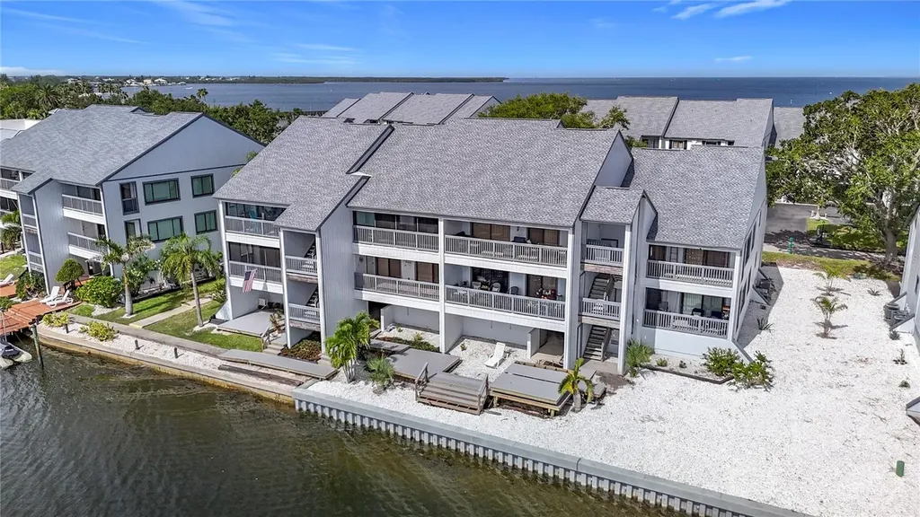 809 Bahia Del Sol Drive Ruskin FL 33570