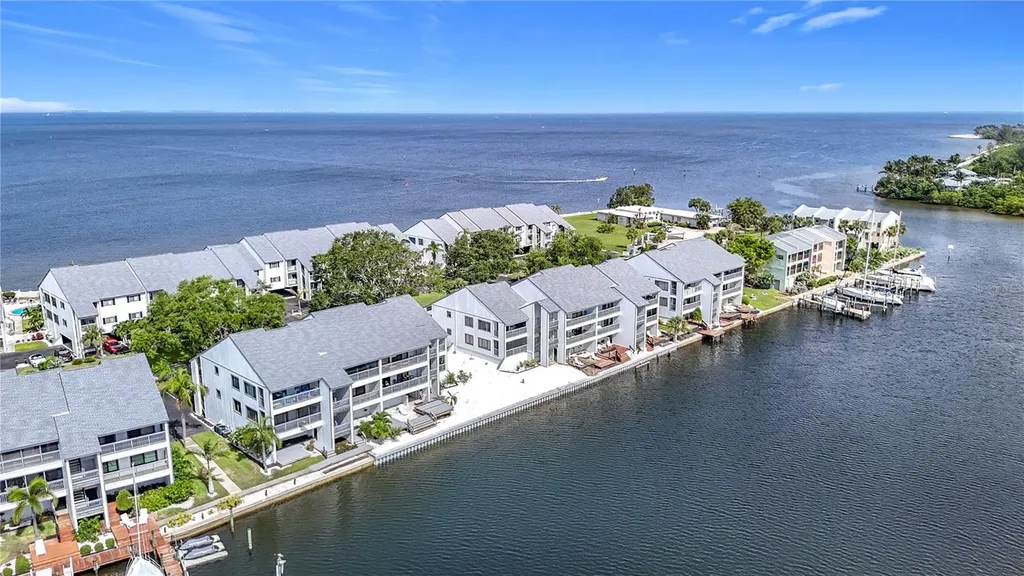 809 Bahia Del Sol Drive Ruskin FL 33570