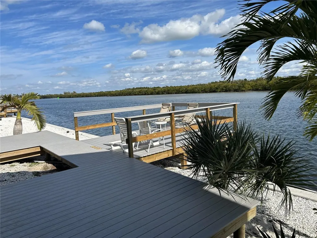 809 Bahia Del Sol Drive Ruskin FL 33570